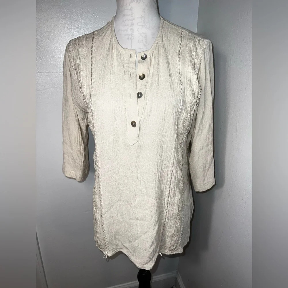 Carole Little,6, rayon linen blend, 3/4 sleeves, lace, satin, embroidery detail.